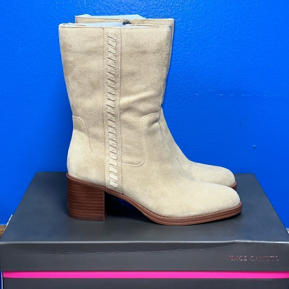 Size 7.5- Women’s VINCE CAMUTO Suede Beige VC - Zelcinna Boots ScotchGard NEW